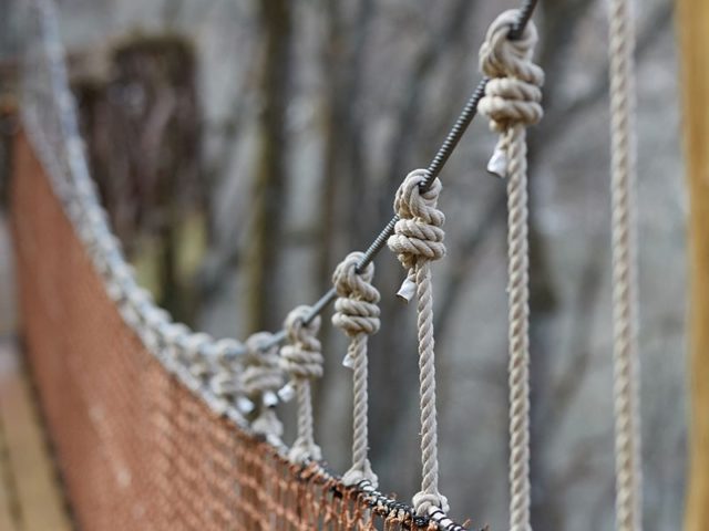 WNC treehouse builder : Panthertown rope bridge detail